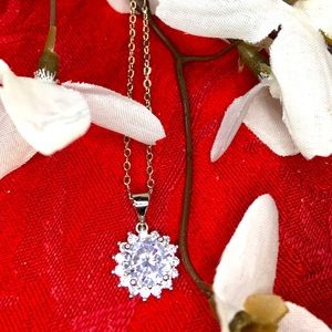Flower Necklace With Rhinestone NWOT
